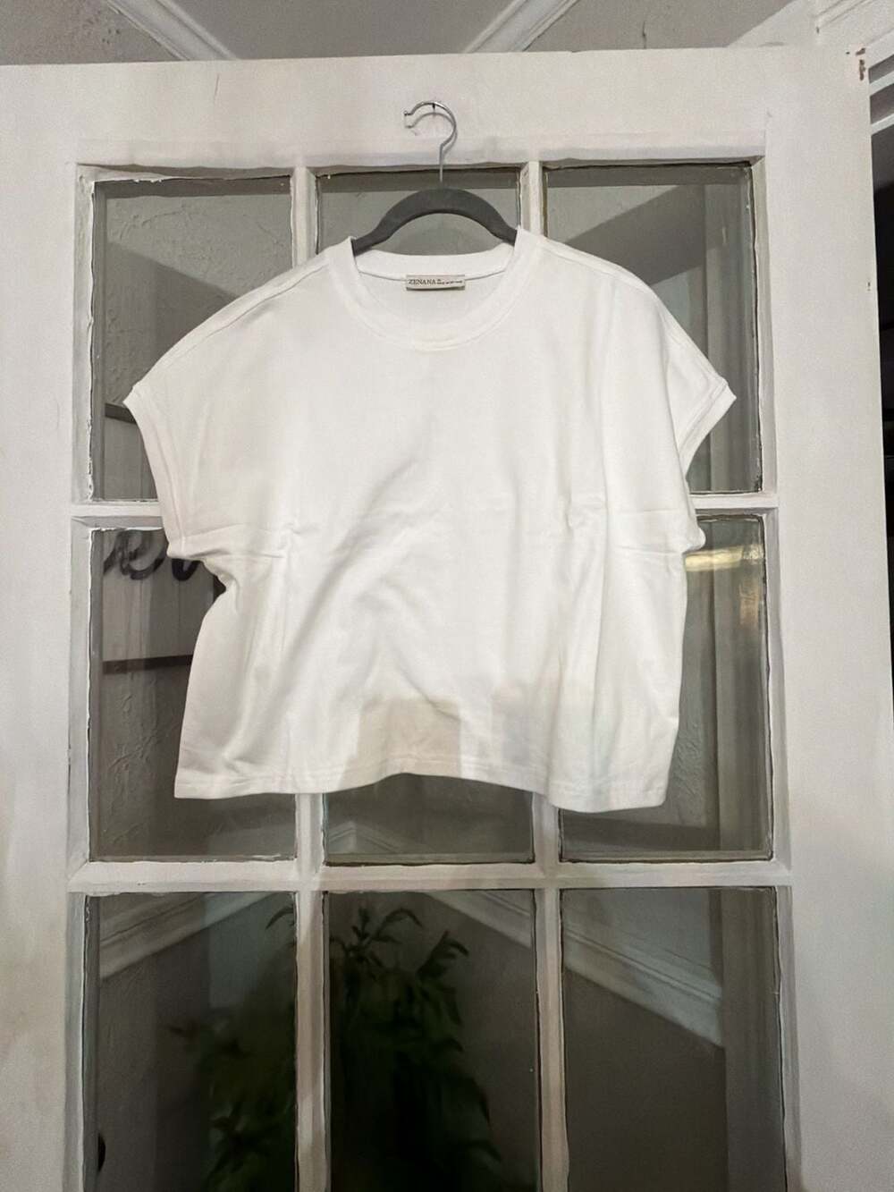 Zenana T-Shirt Size M White Short Sleeve Cropped Relaxed Fit